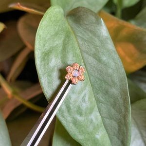 16g Anatometal gemmed flower internally threaded end